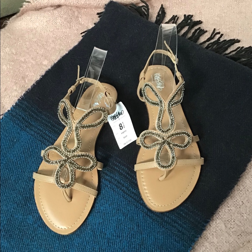 MOSSIMO Sandals size 8.5 Beige rhinestone straps.